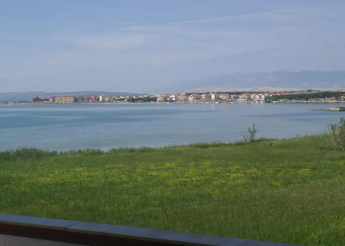 Апартаменты Family Friendly Seaside Povljana, Pag - 230 Повляна