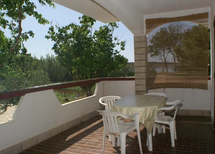Appartement Family Friendly Seaside Povljana, Pag - 230 *