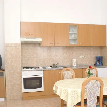 公寓 Family Friendly Seaside Povljana, Pag - 230 波弗加纳