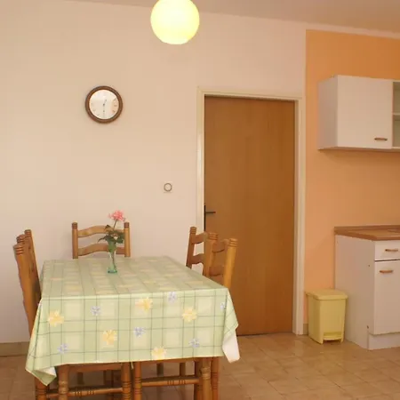 Family Friendly Seaside Povljana, Pag - 230 公寓