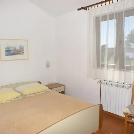 Family Friendly Seaside Povljana, Pag - 230 波弗加纳