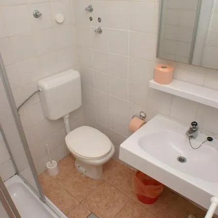 Family Friendly Seaside Povljana, Pag - 230 波弗加纳