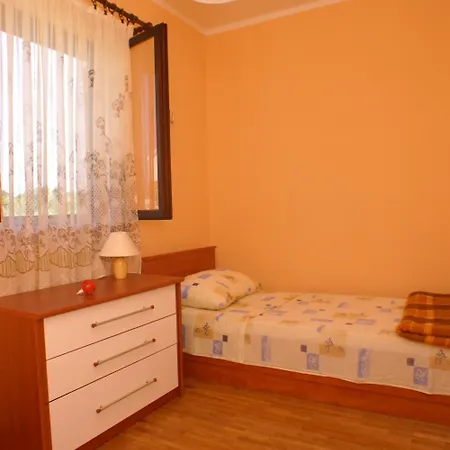 公寓 Family Friendly Seaside Povljana, Pag - 230 波弗加纳