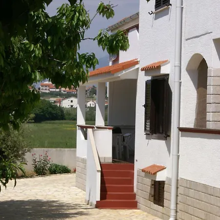 Апартаменты Family Friendly Seaside Povljana, Pag - 230