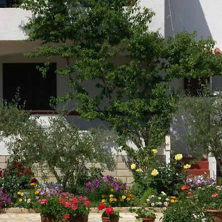 公寓 Family Friendly Seaside Povljana, Pag - 230 波弗加纳