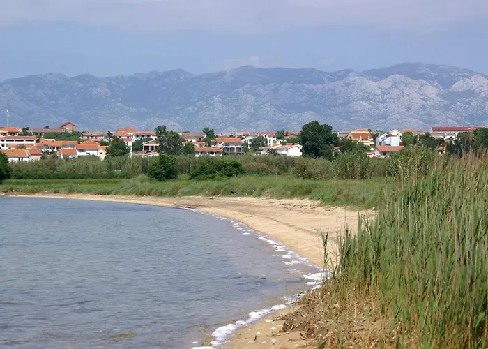 Family Friendly Seaside Povljana, Pag - 230 דירה *