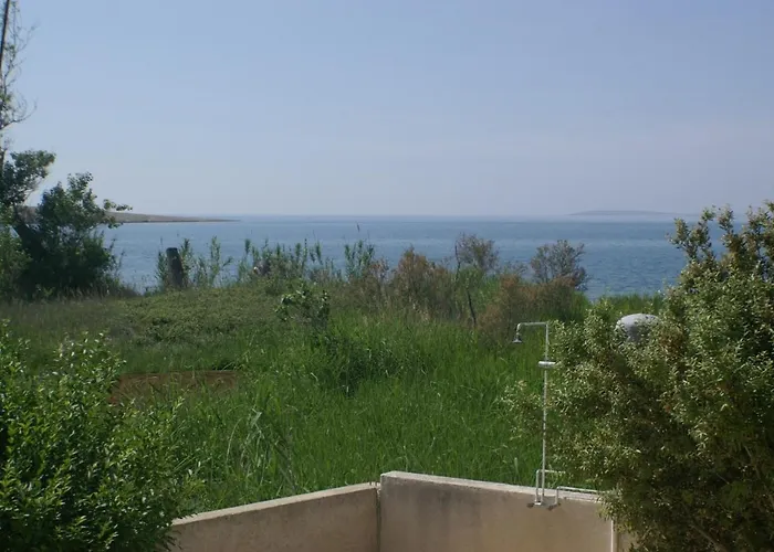 Family Friendly Seaside Povljana, Pag - 230 * פובליאנה