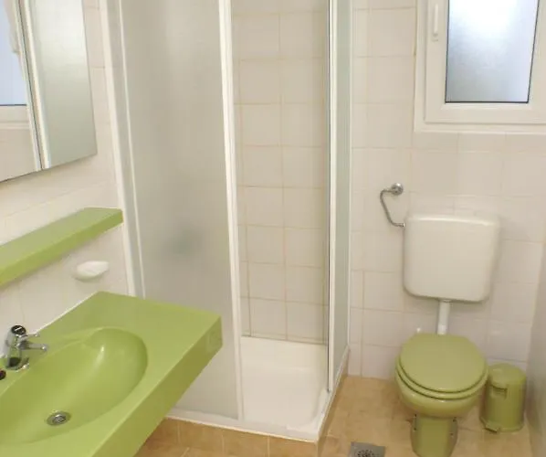 Family Friendly Seaside Povljana, Pag - 230 דירה *