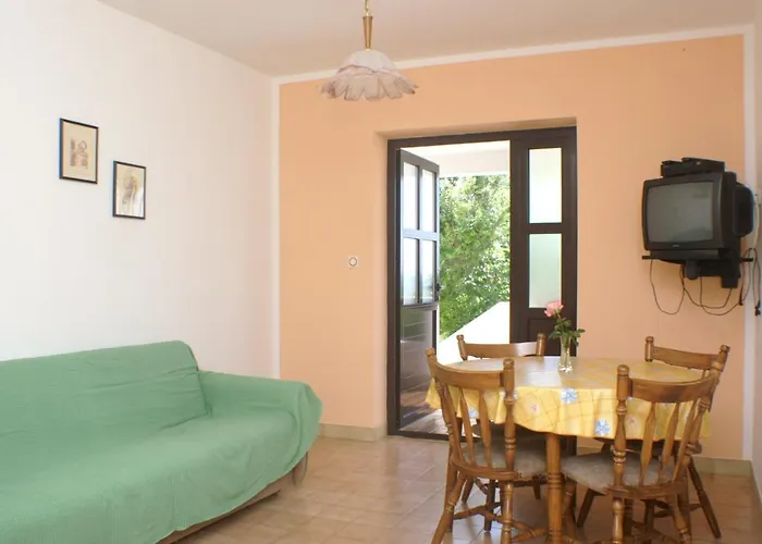 Family Friendly Seaside Povljana, Pag - 230 * פובליאנה