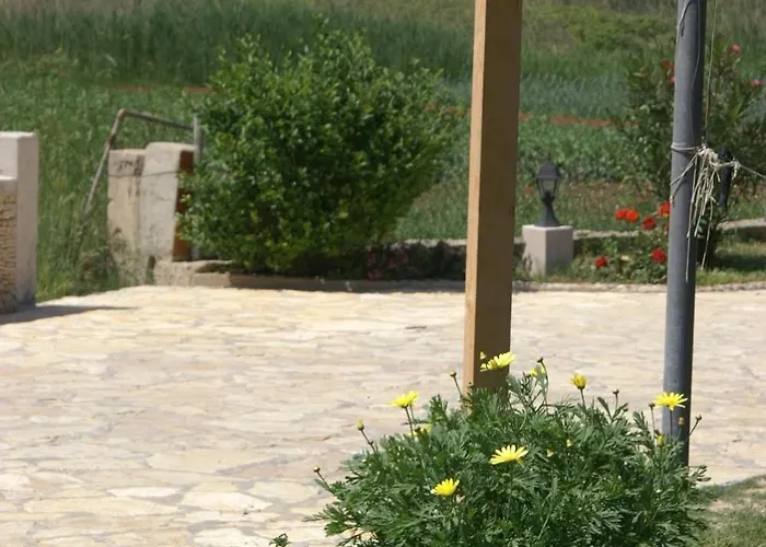 Family Friendly Seaside Povljana, Pag - 230 דירה